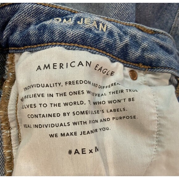 AMERICAN EAGLE High Rise Distressed Mom Jeans Size  2 Short - Picture 12 of 13